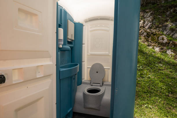 Best Porta potty delivery and setup  in Flint Hill, MO